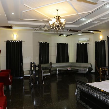 Midway Hotel & Restaurant Sadiqabad Ngoại thất bức ảnh