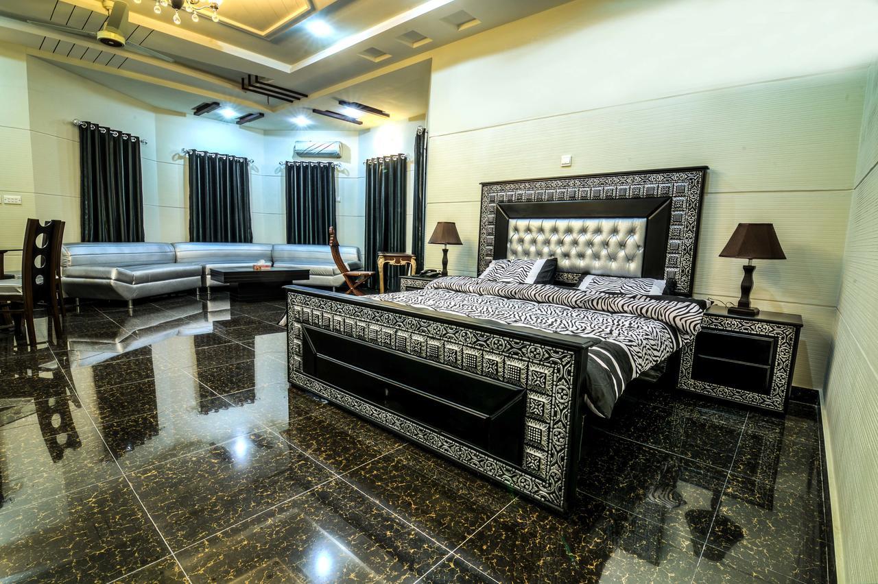 Midway Hotel & Restaurant Sadiqabad Ngoại thất bức ảnh