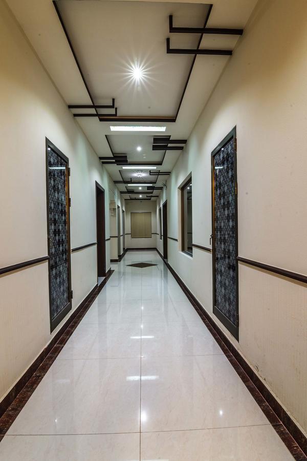 Midway Hotel & Restaurant Sadiqabad Ngoại thất bức ảnh