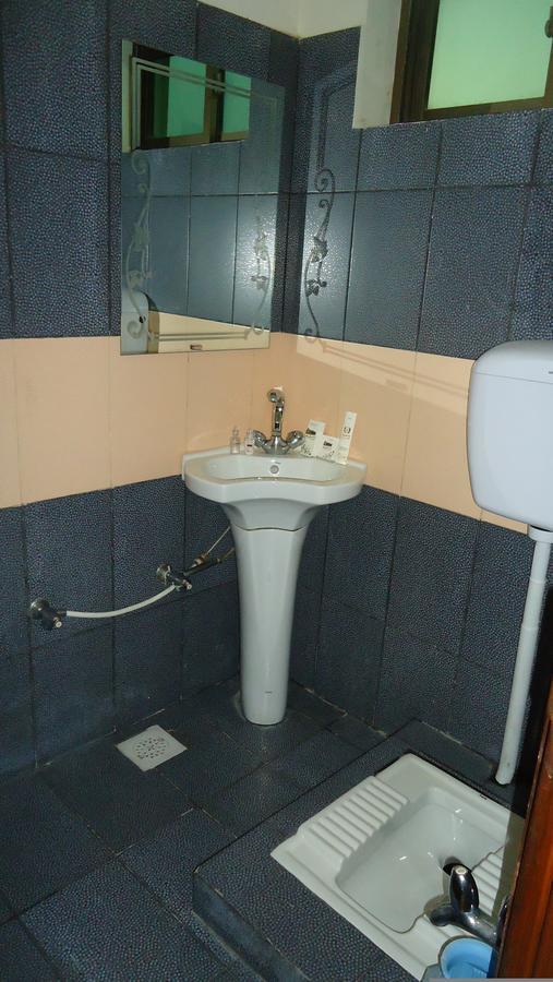 Midway Hotel & Restaurant Sadiqabad Ngoại thất bức ảnh