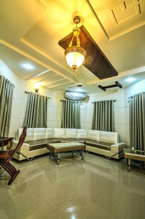 Midway Hotel & Restaurant Sadiqabad Ngoại thất bức ảnh