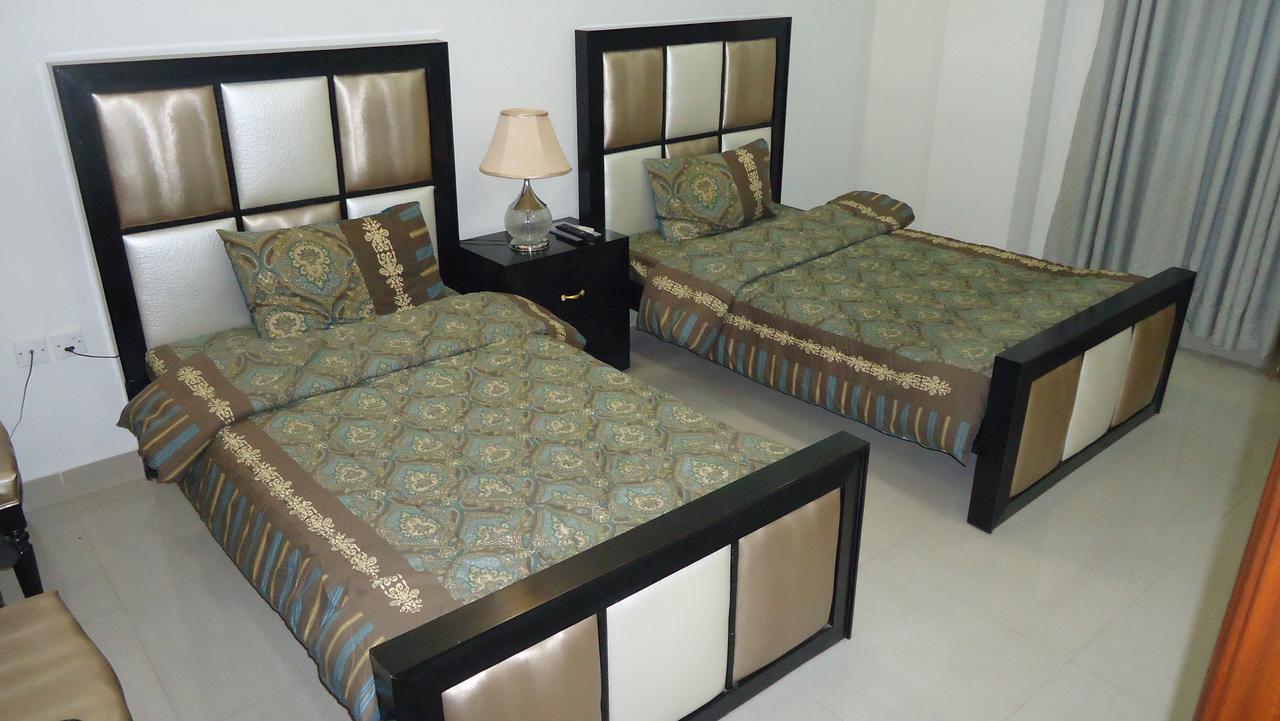 Midway Hotel & Restaurant Sadiqabad Ngoại thất bức ảnh