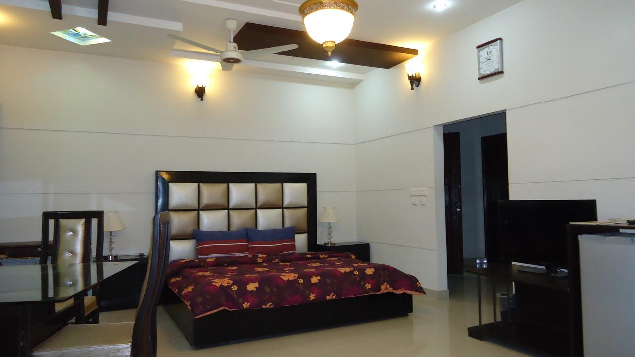 Midway Hotel & Restaurant Sadiqabad Ngoại thất bức ảnh