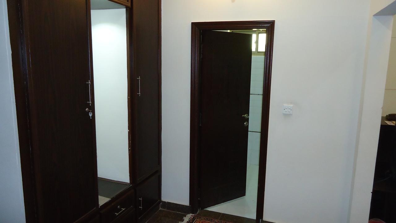 Midway Hotel & Restaurant Sadiqabad Ngoại thất bức ảnh
