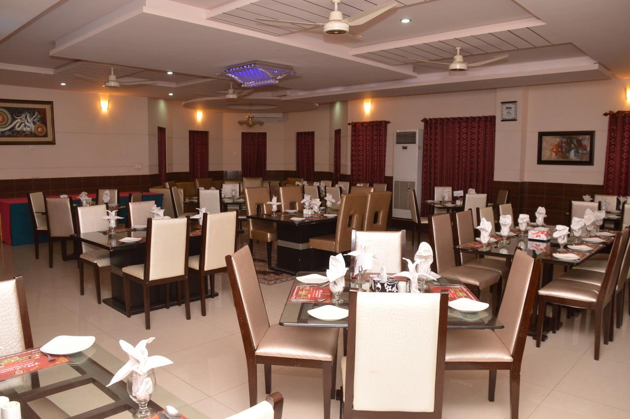 Midway Hotel & Restaurant Sadiqabad Ngoại thất bức ảnh