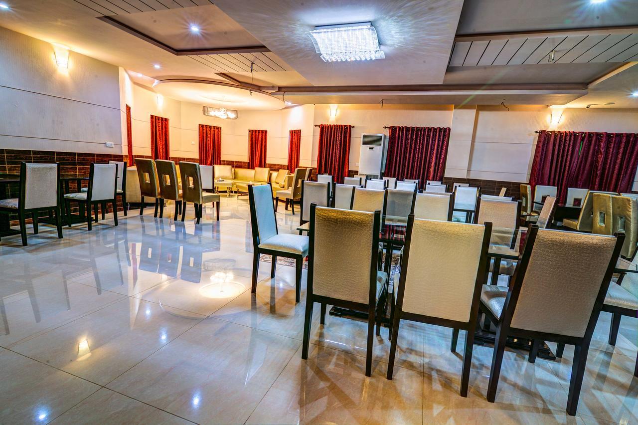Midway Hotel & Restaurant Sadiqabad Ngoại thất bức ảnh