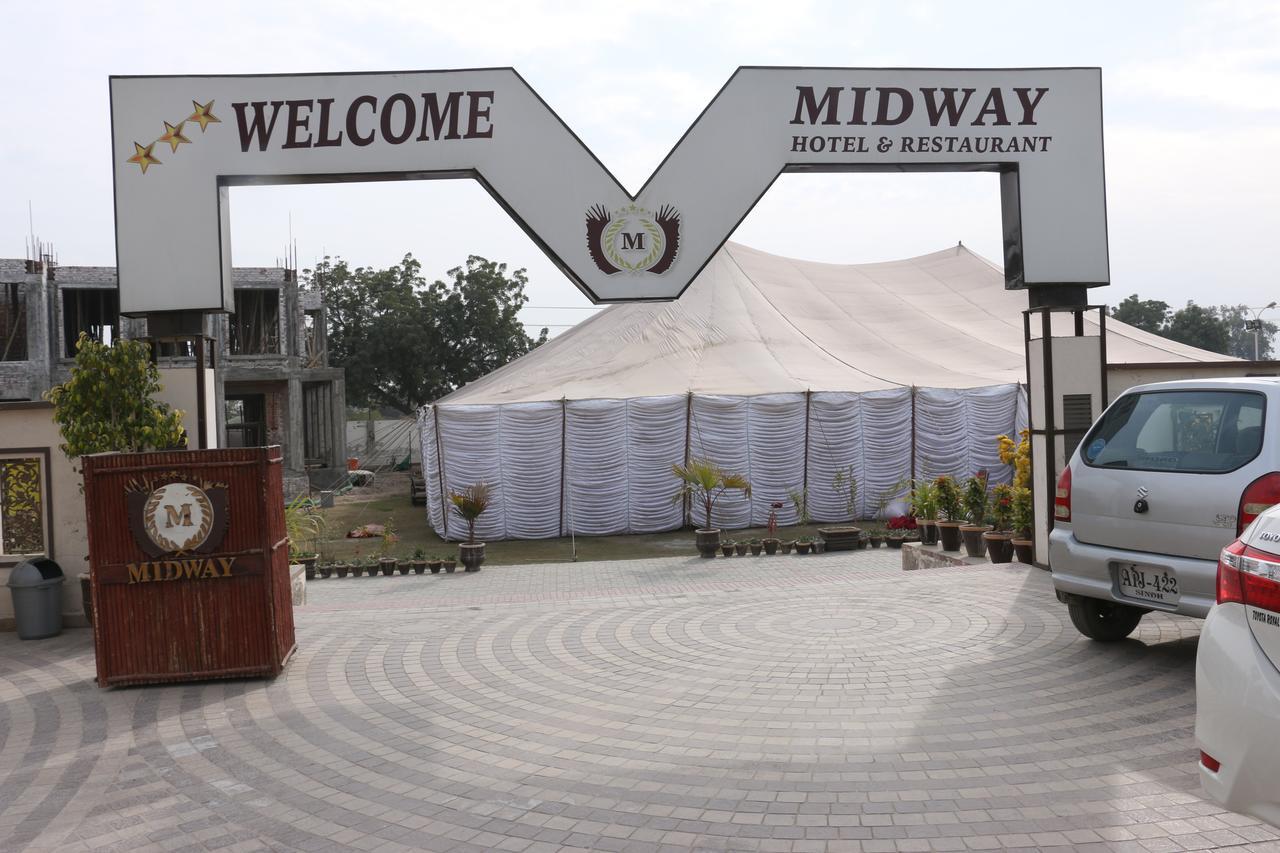 Midway Hotel & Restaurant Sadiqabad Ngoại thất bức ảnh