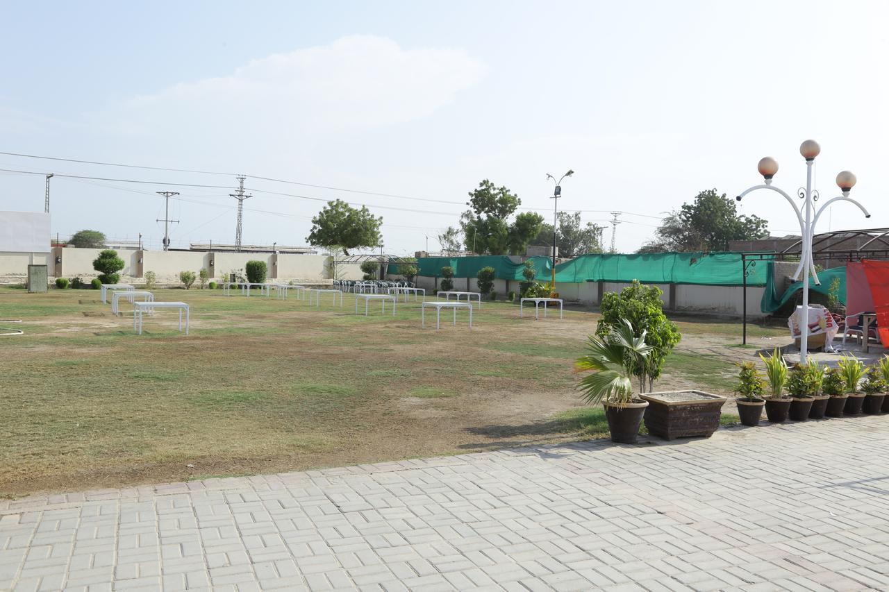 Midway Hotel & Restaurant Sadiqabad Ngoại thất bức ảnh