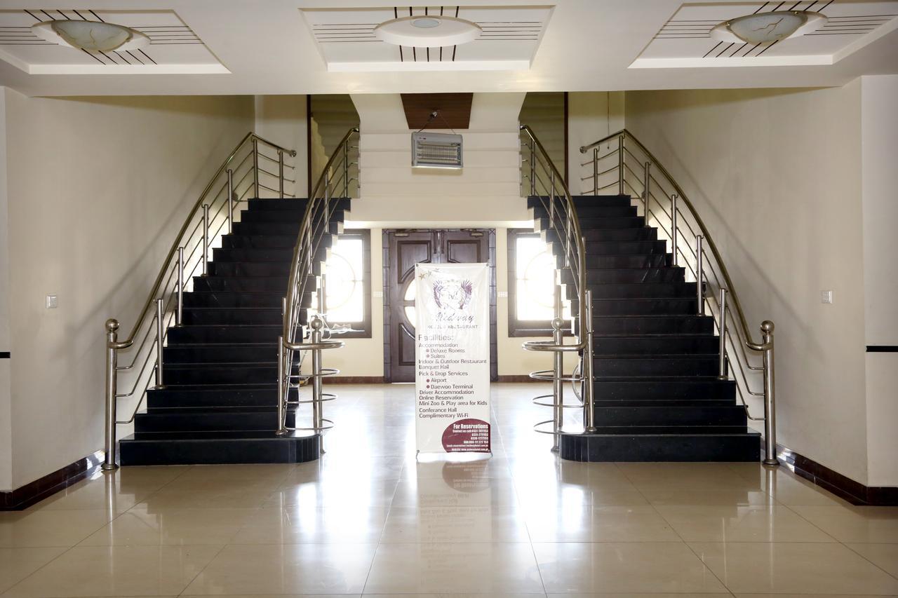 Midway Hotel & Restaurant Sadiqabad Ngoại thất bức ảnh