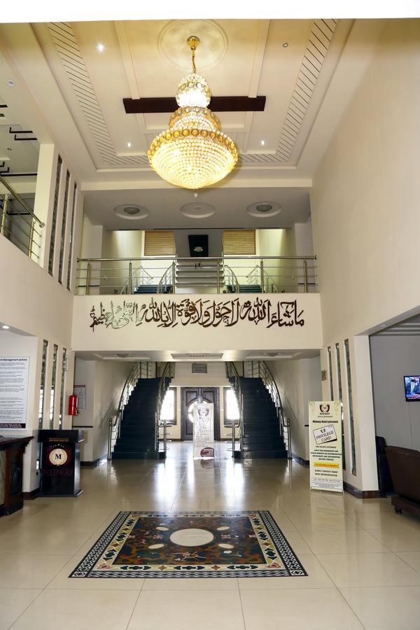 Midway Hotel & Restaurant Sadiqabad Ngoại thất bức ảnh
